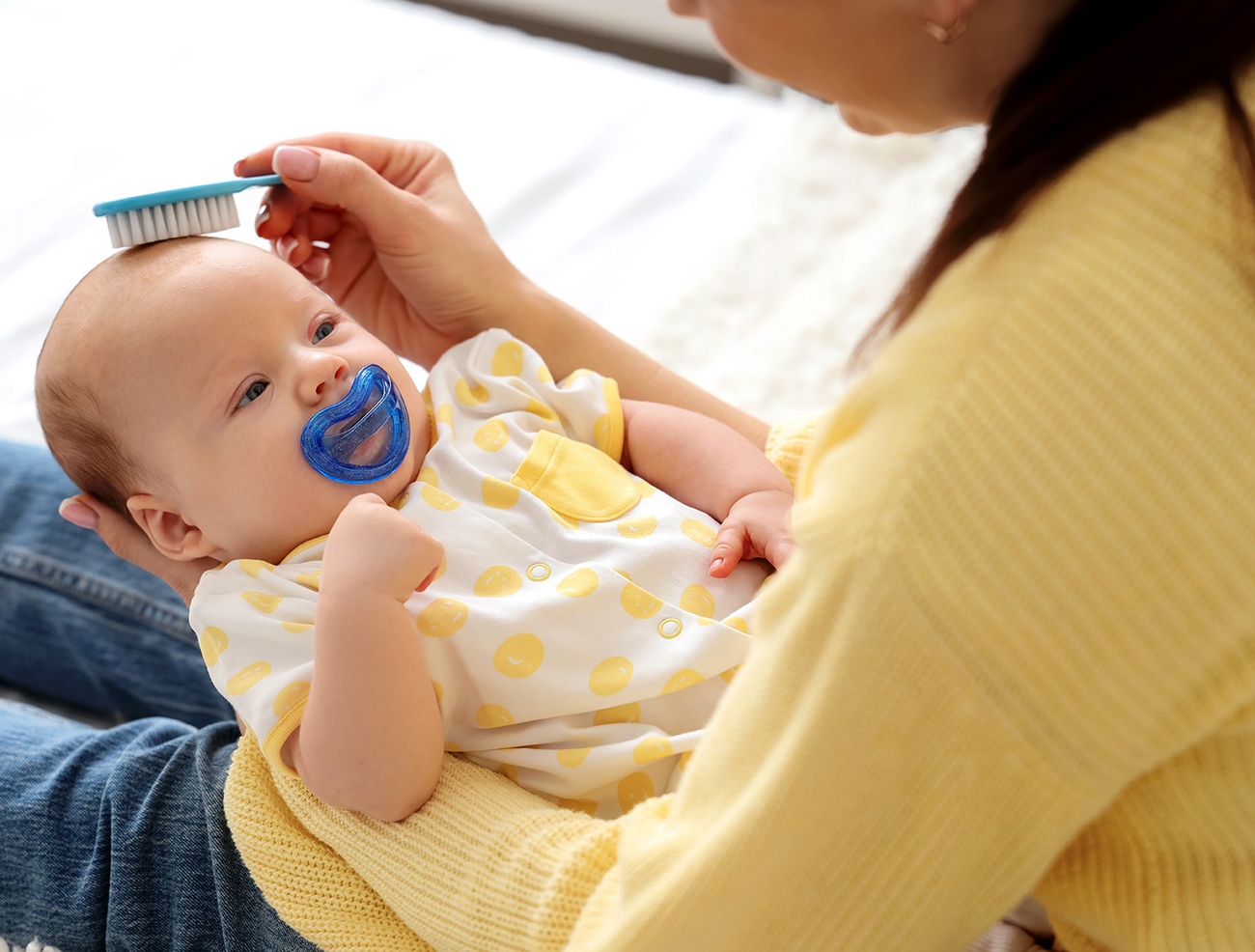 Milchschorf und Kopfgneis bei Babys – Unterschiede, Ursachen und was wirklich hilft